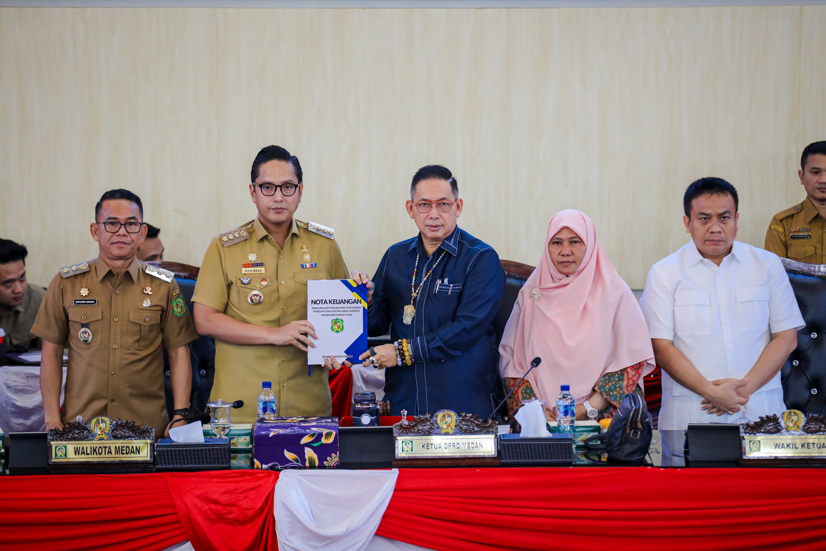 metrodeli/istimewa P-APBD : Rancangan perubahan APBD tersebut disampaikan Walikota Medan Rico Tri Putra Bayu Waas dalam Sidang Paripurna DPRD Kota Medan dengan agenda Penjelasan Kepala Daerah terhadap Ranperda tentang Perubahan APBD Kota Medan Tahun Anggaran 2026, di Gedung DPRD Kota Medan, Senin 7 September 2026.