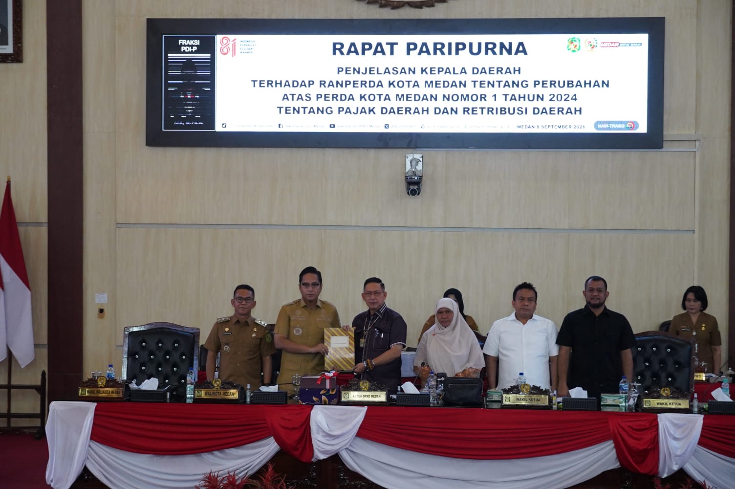 metrodeli/istimewa RAPERDA : Walikota Medan Rico Tri Putra Bayu Waas menyampaikan penjelasan Ranperda Perubahan atas Peraturan Daerah (Perda) Nomor 1 Tahun 2024 tentang Pajak Daerah dan Retribusi Daerah dalam Rapat Paripurna DPRD Kota Medan dipimpin langsung Ketua DPRD Kota Medan Wong Chun Sen, Selasa 8 September 2026.