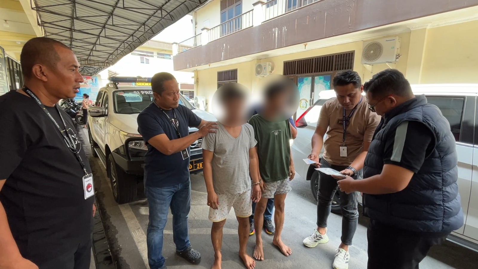 metrodeli/istimewa RINGKUS: Satuan Reserse (Satres) Narkoba Polrestabes Medan meringkus dua pria diduga terlibat dalam peredaran narkotika jenis sabu di kawasan Jalan Bilal, Kecamatan Medan Polonia.