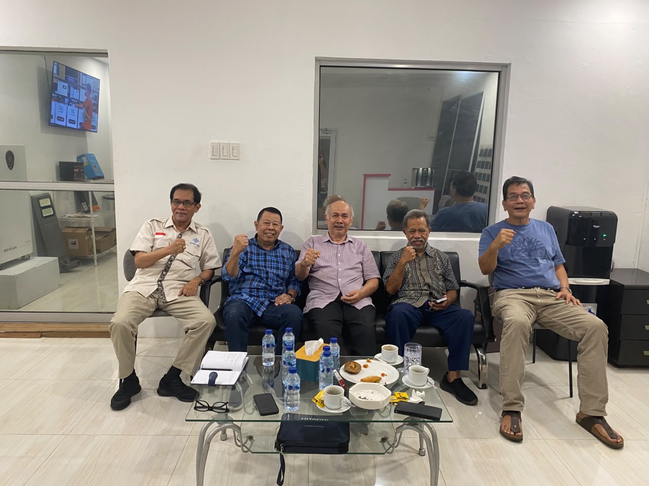 metrodeli/istimewa SENIOR JASA KONTRUKSI: Para senior jasa konstruksi antara lain Erickson Lumban Tobing, T.M. Pardede, Ir Guntono, Ir Burhan Batubara, Ir Yanuar Mahdi dan lainnya sepakat membantuk FKMJK Sumut, Rabu 16 September 2026.
