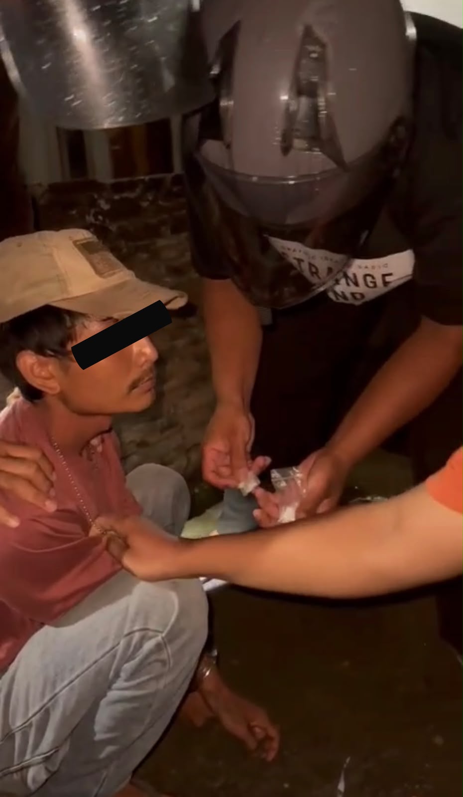 metrodeli/istimewa PERIKSA : seorang pemuda berinisial AO (25) yang diduga terlibat dalam peredaran narkotika jenis sabu di kawasan Patumbak, Kabupaten Deliserdang, Jumat 18 September 2026.