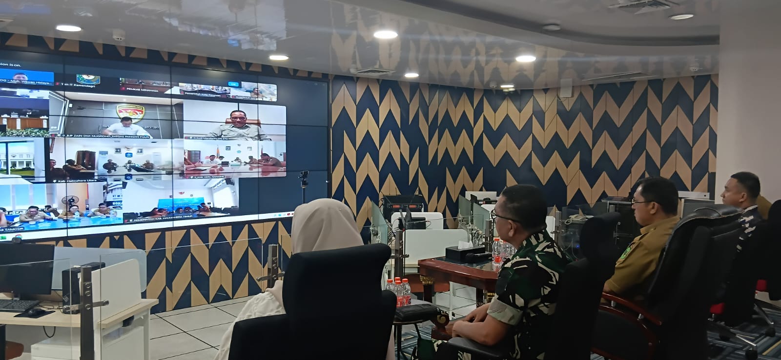 metrodeli/istimewa RAKOR : Pemko Medan mengikuti Rakor Pengendalian Inflasi Tahun 2026 yang dipimpin langsung Sekjen Kemendagri Tomsi Tohir secara virtual, Senin 21 September 2026.
