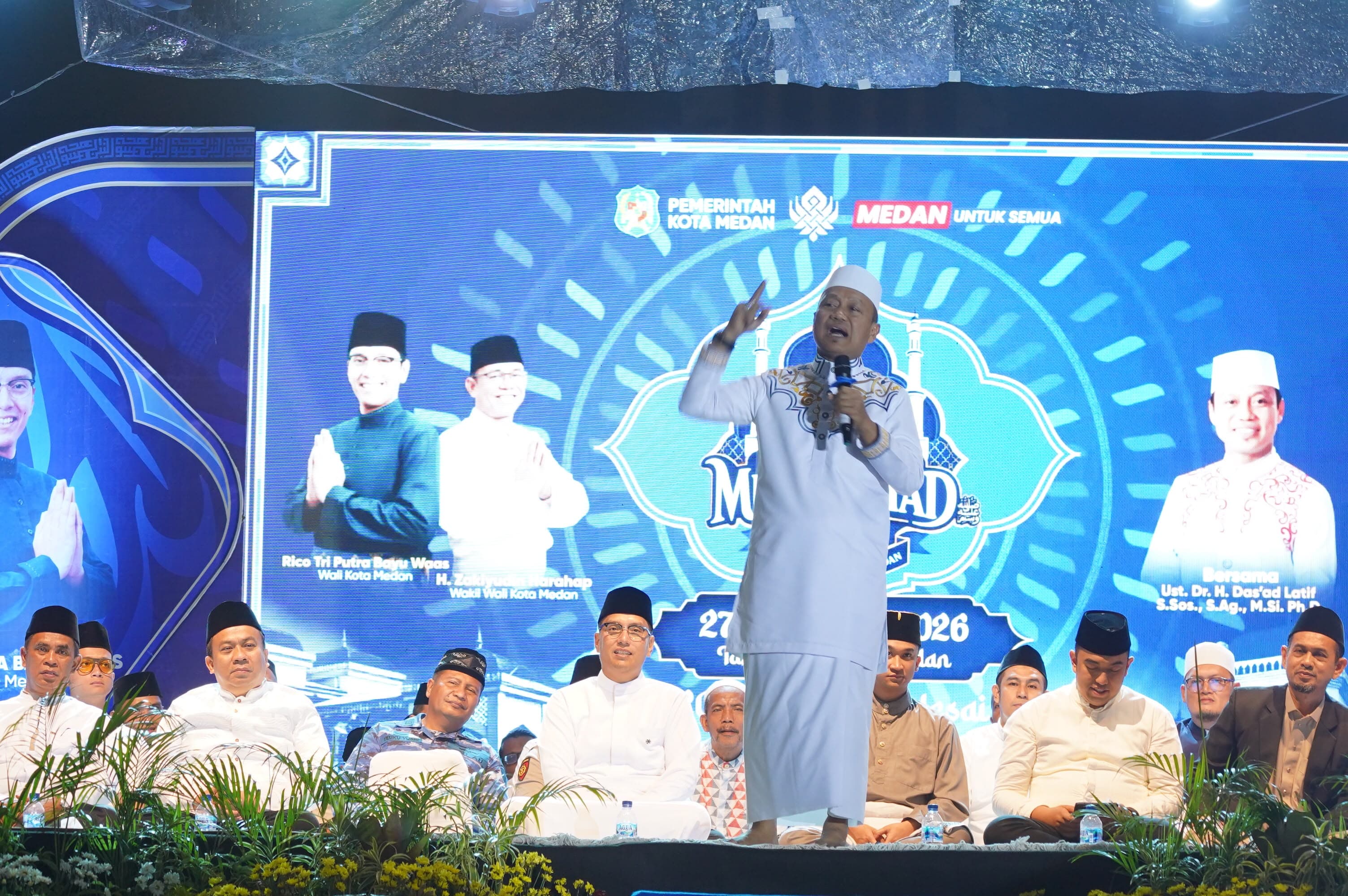 metrodeli/istimewa MAULID : Ribuan warga memadati Taman Stadion Teladan, Minggu 27 September 2026 malam, untuk memperingati Maulid Nabi Muhammad SAW 1448 Hijriah yang digelar Pemerintah Kota (Pemko) Medan.
