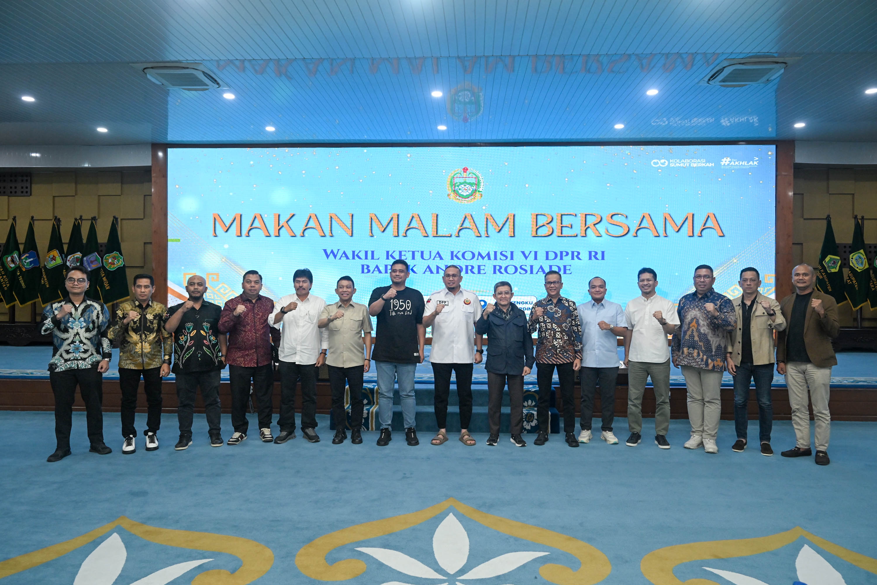 metrodeli/istimewa DISKUSI: Gubernur Sumut, Bobby Nasution berdiskusi dan makan malam bersama Wakil Ketua Komisi VI DPR RI Andre Rosiade dan Asosiasi Pengembang Perumahan Sumut di Aula Tengku Rizal Nurdin, Rumah Dinas Gubernur Sumut, Jalan Sudirman No. 41, Medan, Sabtu Malam 26 Sepetember 2026.