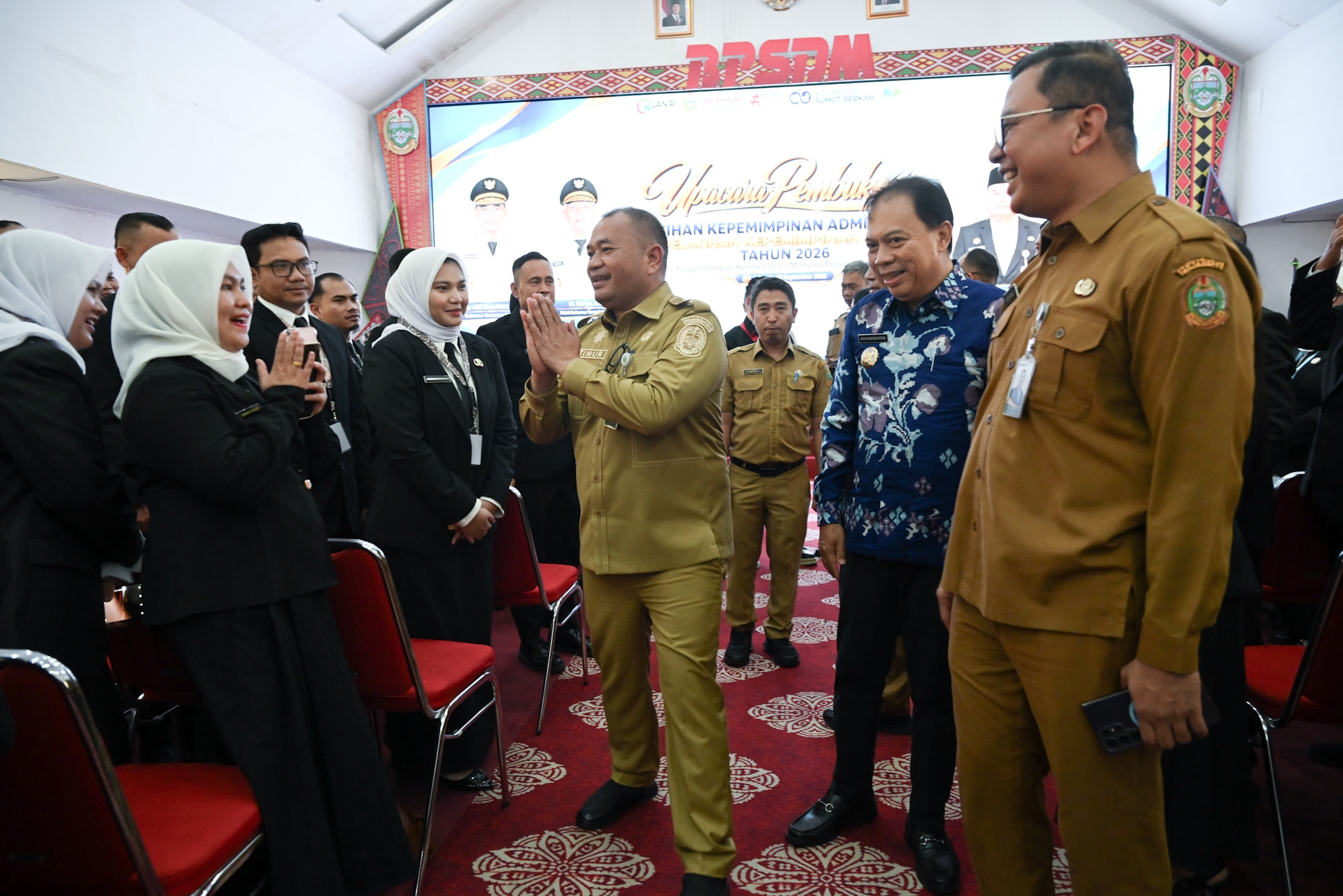 metrodeli/istimewa BUKA PELATIHAN : Penjabat (Pj) Sekretaris Daerah (Sekda) Provinsi Sumatera Utara (Sumut) Timur Tumanggor membuka Pelatihan Kepemimpinan Administrator (PKA) dan Pelatihan Kepemimpinan Pengawas (PKP) di Aula Beringin Lantai 5 Kantor Badan Pengembangan Sumber Daya Manusia (BPSDM) Provinsi Sumatera Utara, Jalan Ngalengko Nomor 1, Medan, Senin 28 September 2026.