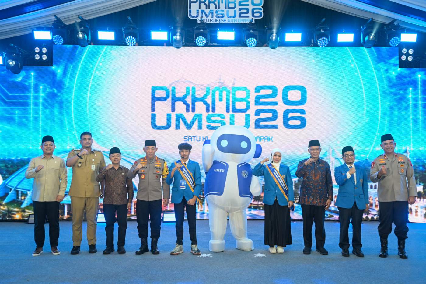 metrodeli/istimewa PKKMB : Gubernur Sumut, Bobby Nasution menghadiri Pengenalan Kehidupan Kampus bagi Mahasiswa Baru Universitas Muhammadiyah Sumatera Utara (PKKMB UMSU) Tahun 2026 yang dihadiri juga oleh Kepala Kepolisian Republik Indonesia (Kapolri) Jenderal Polisi Listyo Sigit di Kampus Utama UMSU, Jalan Mukhtar Basri, Medan, Senin 28 September 2026.