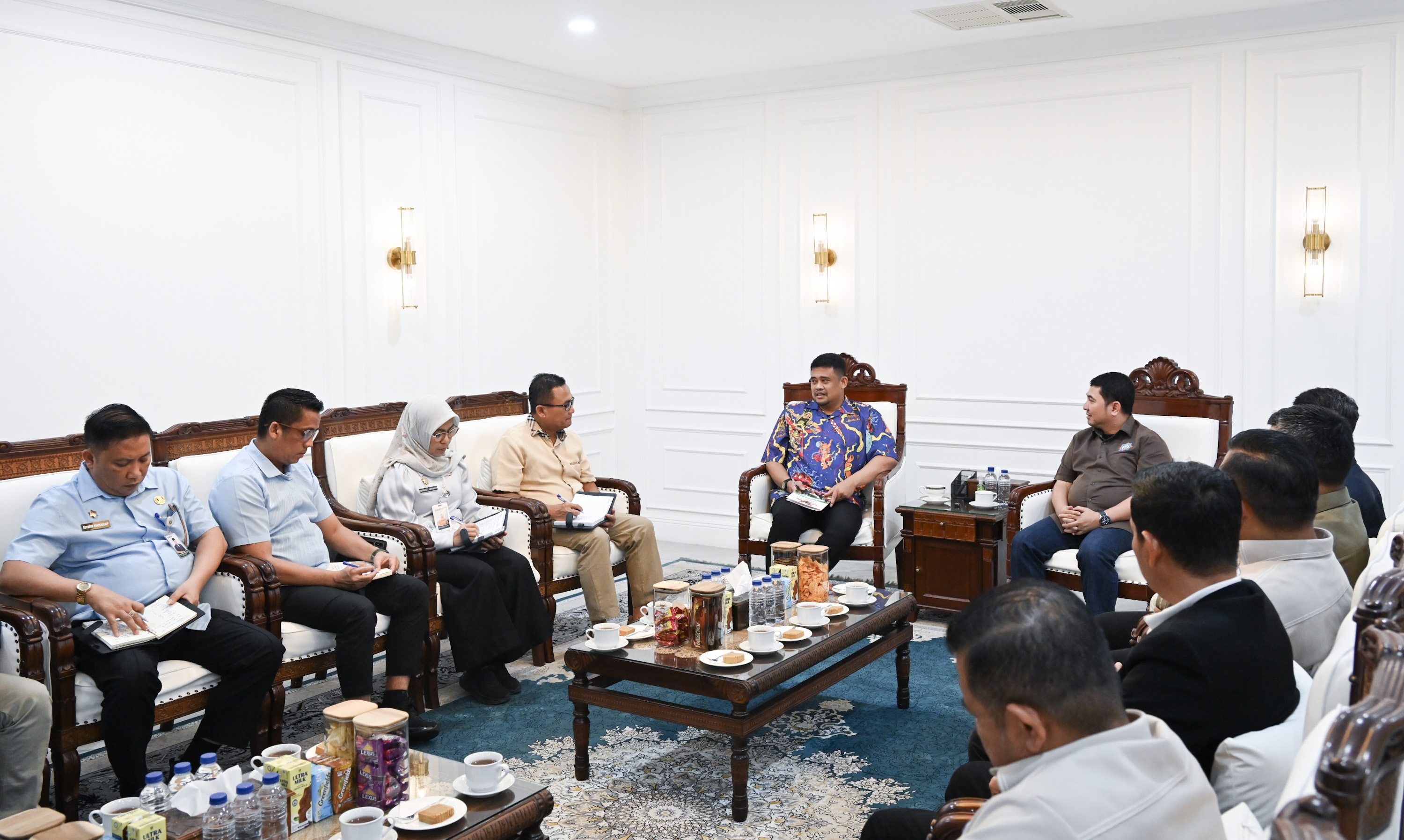 metrodeli/istimewa AUDIENSI : Gubernur Sumatera Utara (Sumut) Bobby Afif Nasution menerima audiensi jajaran Dewan Pimpinan Pusat (DPP) dan Dewan Pimpinan Daerah (DPD) Asosiasi Pengembang Perumahan dan Permukiman Seluruh Indonesia (Apersi) Sumut di Kantor Gubernur Sumut, Jalan Diponegoro Nomor 30, Medan, Selasa 29 Sepetember 2026.