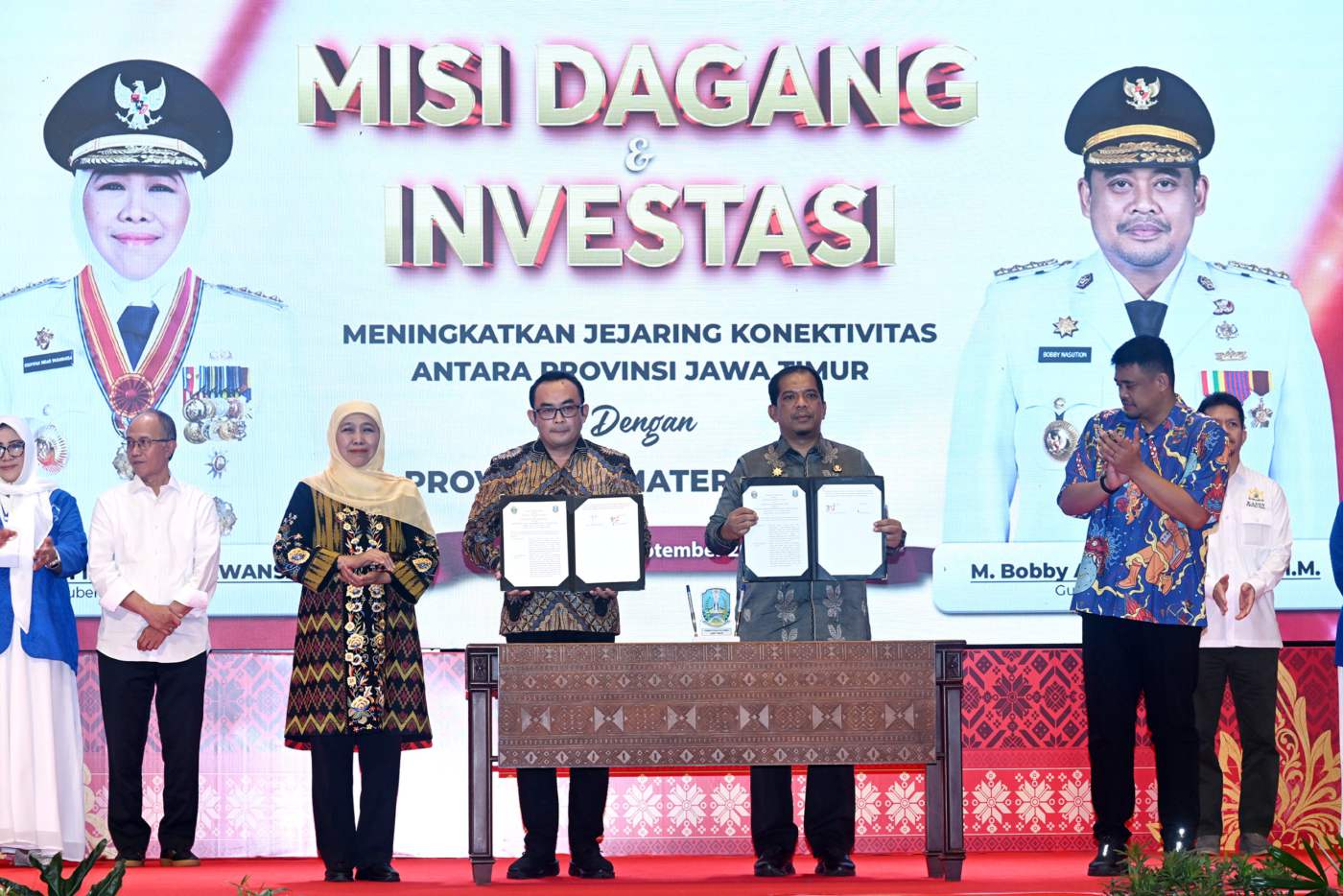 metrodeli/istimewa MISI DAGANG : Gubernur Sumatera Utara (Sumut) Muhammad Bobby Afif Nasution bersama Gubernur Jawa Timur Khofifah Indar Parawansa pada acara Misi Dagang dan Investasi dengan tema Meningkatkan Jejaring Konektivitas antara Jawa Timur dan Sumatera Utara di Ballroom Hotel Grand Mercure, Jalan Perintis Kemerdekaan nomor 1, Medan, Selasa 29 September 2026.