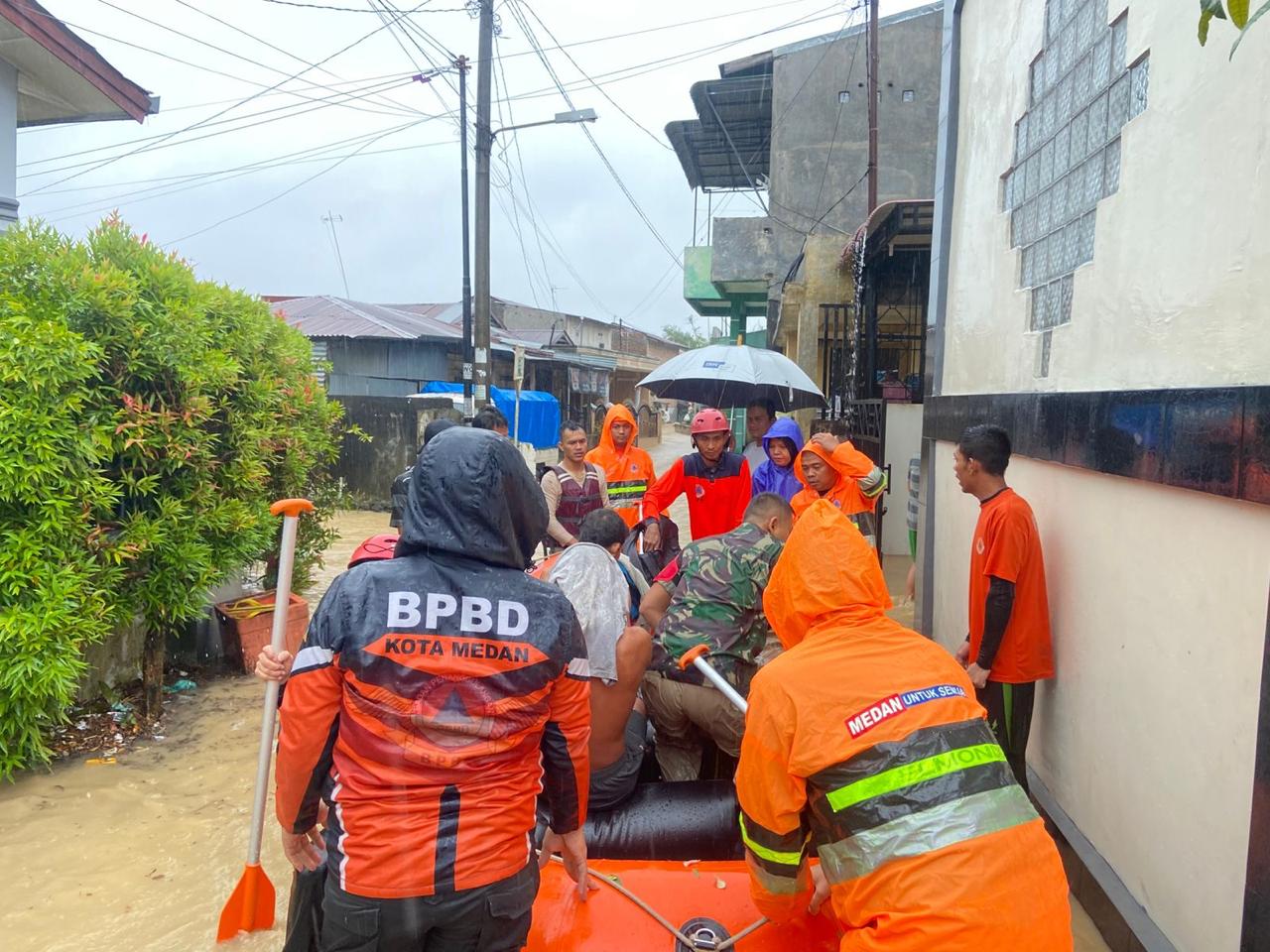 metrodeli/istimewa SIAGAKAN : BPBD Kota Medan telah menyiagakan seluruh personel dan sarana prasarana penanggulangan bencana, belum lama ini.