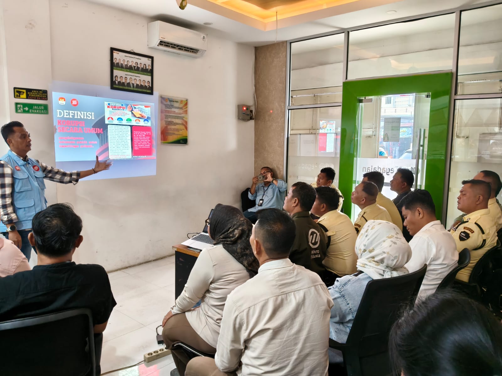 metrodeli/istimewa DORONG: PT Pegadaian (Persero) Kantor Wilayah I Medan terus mendorong penguatan budaya integritas dan kepatuhan di lingkungan kerja. Upaya tersebut dilakukan melalui kegiatan PAKSI yang digelar di Kantor Cabang Medan Karya, Jumat 16 Oktober 2026.