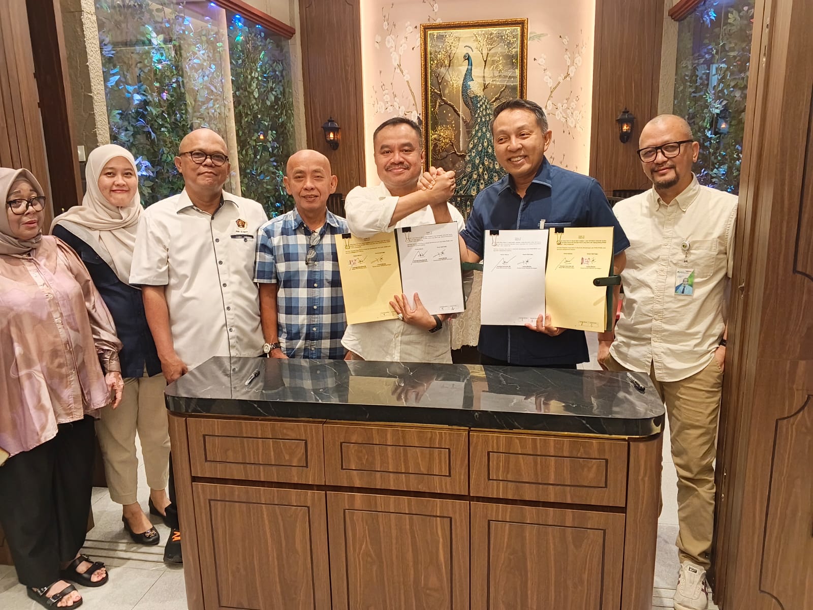 metrodeli/istimewa PENANDATANGANAN : Ketua PWI Sumut Farianda Putra Sinik dengan Kanwil BPJS Ketenagakerjaan Sumbagut Kunto Wibowo melaksanakan penandatangan dilakukan PKS langsung di Medan, Selasa 20 Oktober 2026.