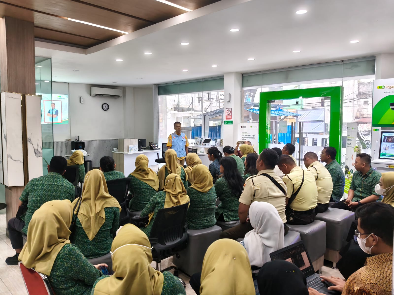 metrodeli/istimewa PERKUAT BUDAYA : PT Pegadaian (Persero) Kantor Wilayah I Medan terus memperkuat budaya integritas dan kepatuhan di lingkungan kerja melalui kegiatan Penyuluhan Antikorupsi (PAKSI) yang dilaksanakan di Kantor Cabang Medan Utama, Selasa 20 Oktober 2026.