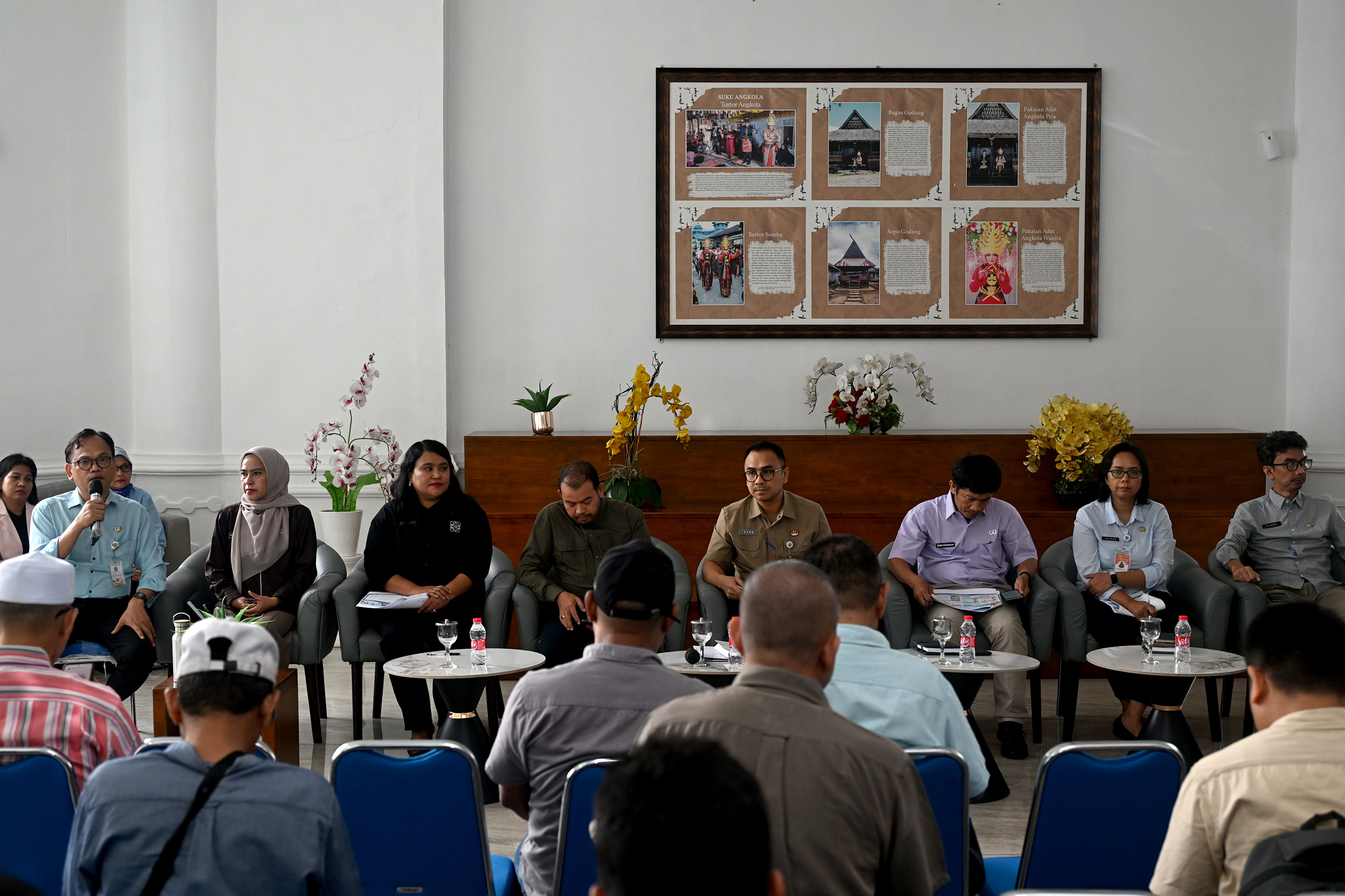 metrodeli/chici agustina Konferensi Pers : Pemerintah Provinsi Sumatera Utara (Pemprovsu ) melalui Kepala Biro Ekonomi Setdaprovsu Evan Botung Daulay saat Konferensi Pers Penanganan Inflasi Pemrovsu difasilitasi Dinas Kominfo Sumut dipandu Kabid IKP Porman Mahulae di Lobby Dekranasda Lantai 1 Kantor Gubernur Sumut Jalan Diponegoro 30 Kota Medan, Selasa 6 Oktober 2026.
