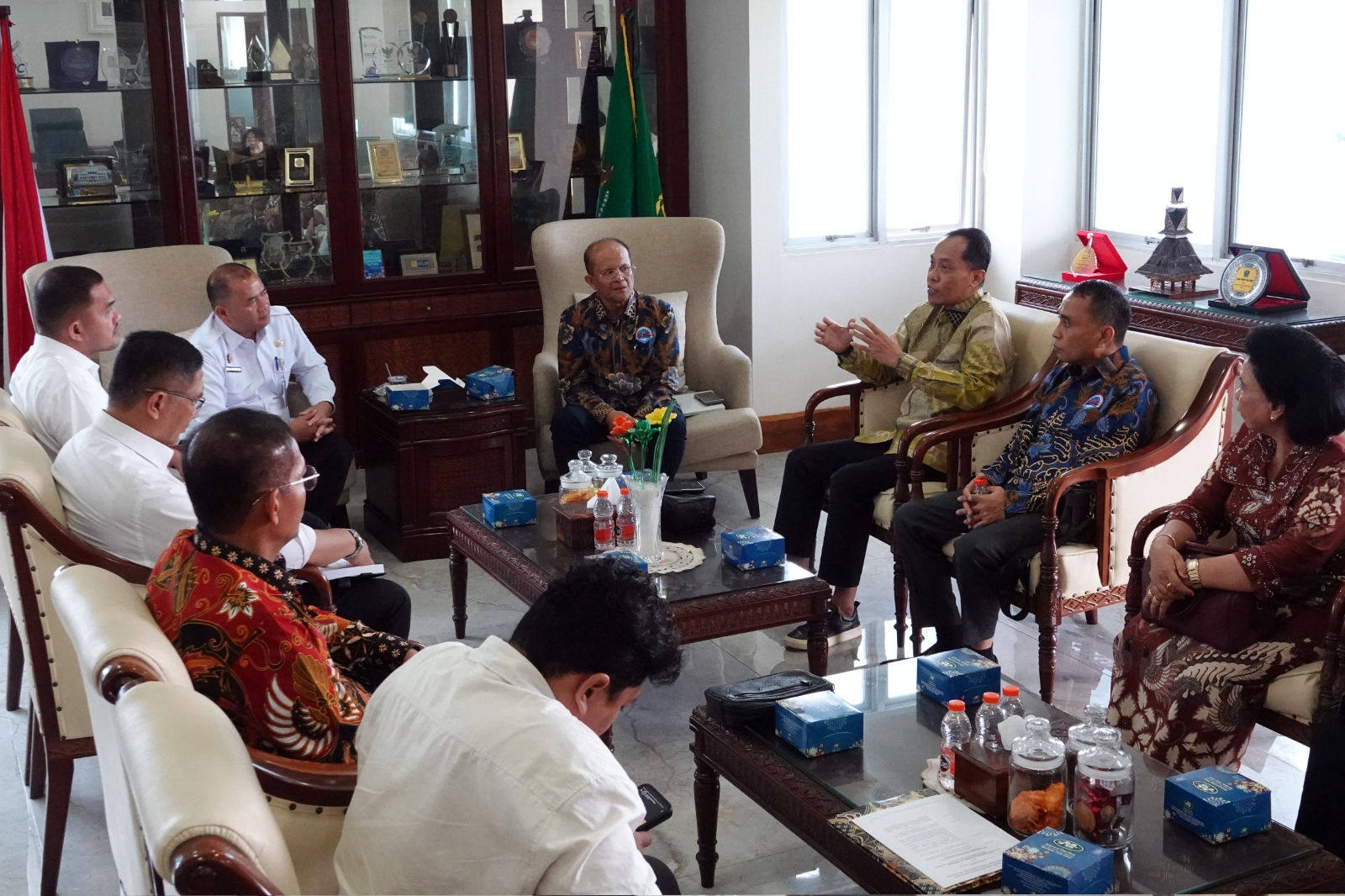metrodeli/istimewa AUDIENSI: Pj Sekdaprov Sumut Timur Tumanggor menerima audiensi pengurus ABP-PTSI Wilayah Sumut di ruang kerjanya, Kantor Gubernur Sumut, Jalan Diponegoro Nomor 30, Medan, Rabu 30 September 2026.