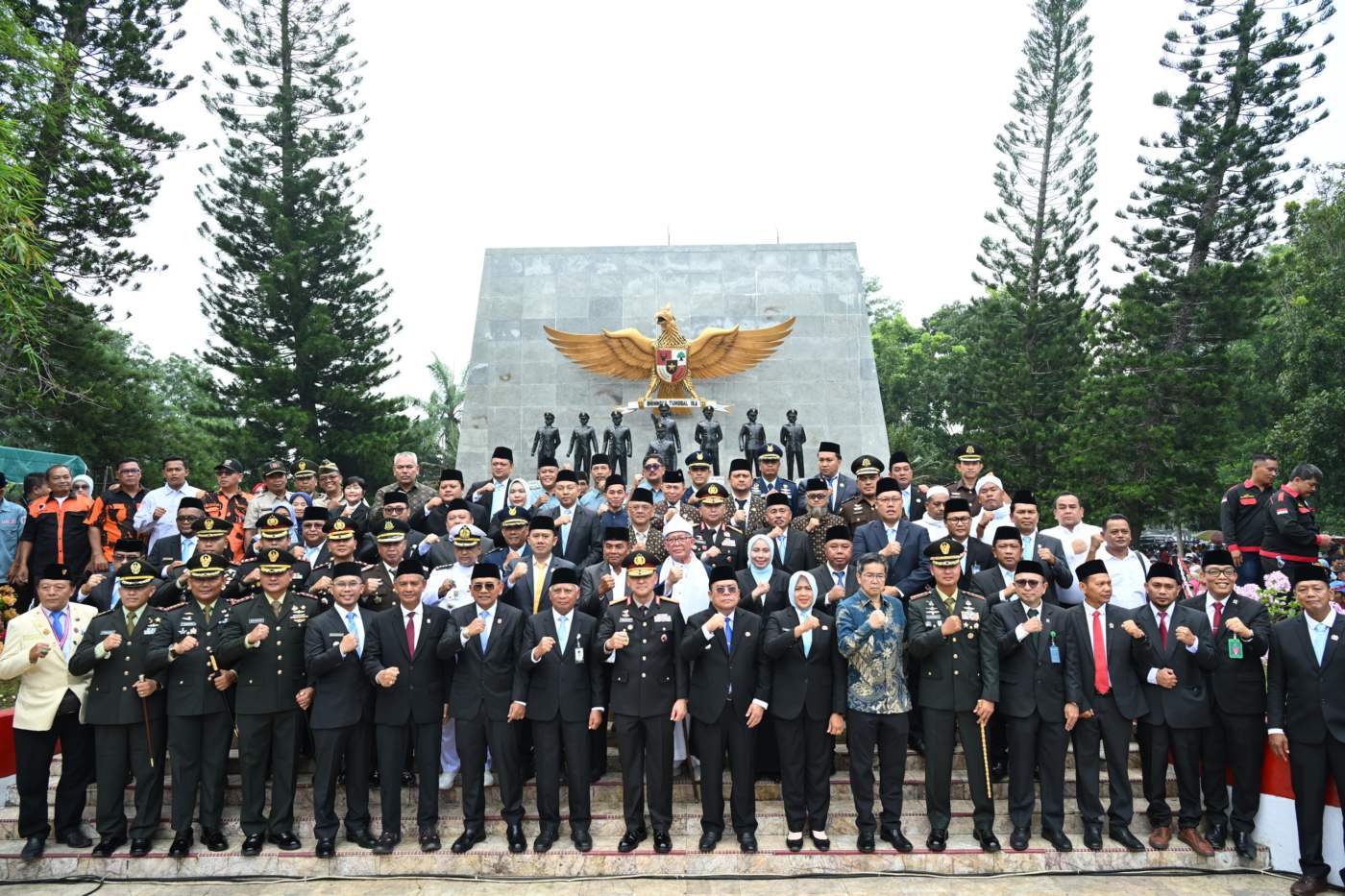 metrodeli/istimewa IRUP : Wakil Gubernur Sumatera Utara (Sumut) Surya memimpin upacara peringatan Hari Kesaktian Pancasila Provinsi Sumatera Utara Tahun 2026 di Tugu Letda Sujono, kawasan Bandar Betsy, Kecamatan Bandar Huluan, Kabupaten Simalungun, Kamis 1 Oktober 2026.