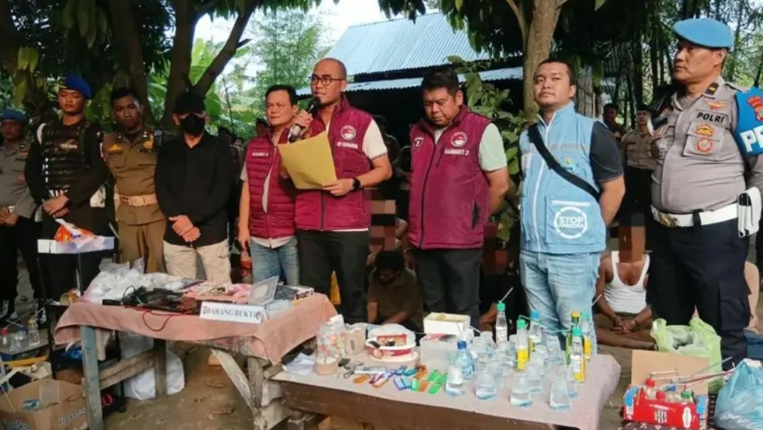 metrodeli/istimewa PAPARKAN : Ditres Narkoba Polda Sumut Kombes Andy Arisandi memaparkan hasil GSN Percut, Minggu 11 Oktober 2026